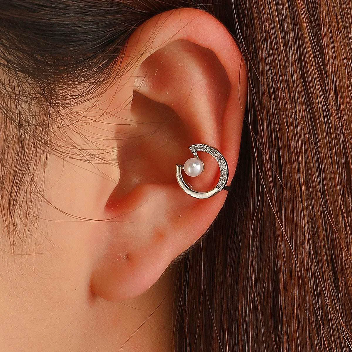 Breathable Cubic Zirconia Pearl Silvertone Round Ear Cuff Practical