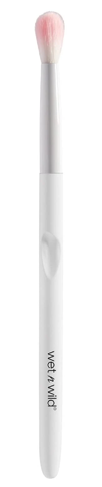 Durable Wet 'n' Wild Makeup Brush Crease Brush Long-tipped Tapered Brush that ly Picks Up Shadows to Apply to the Crease of the Eye Easy-to-use Sophisticated