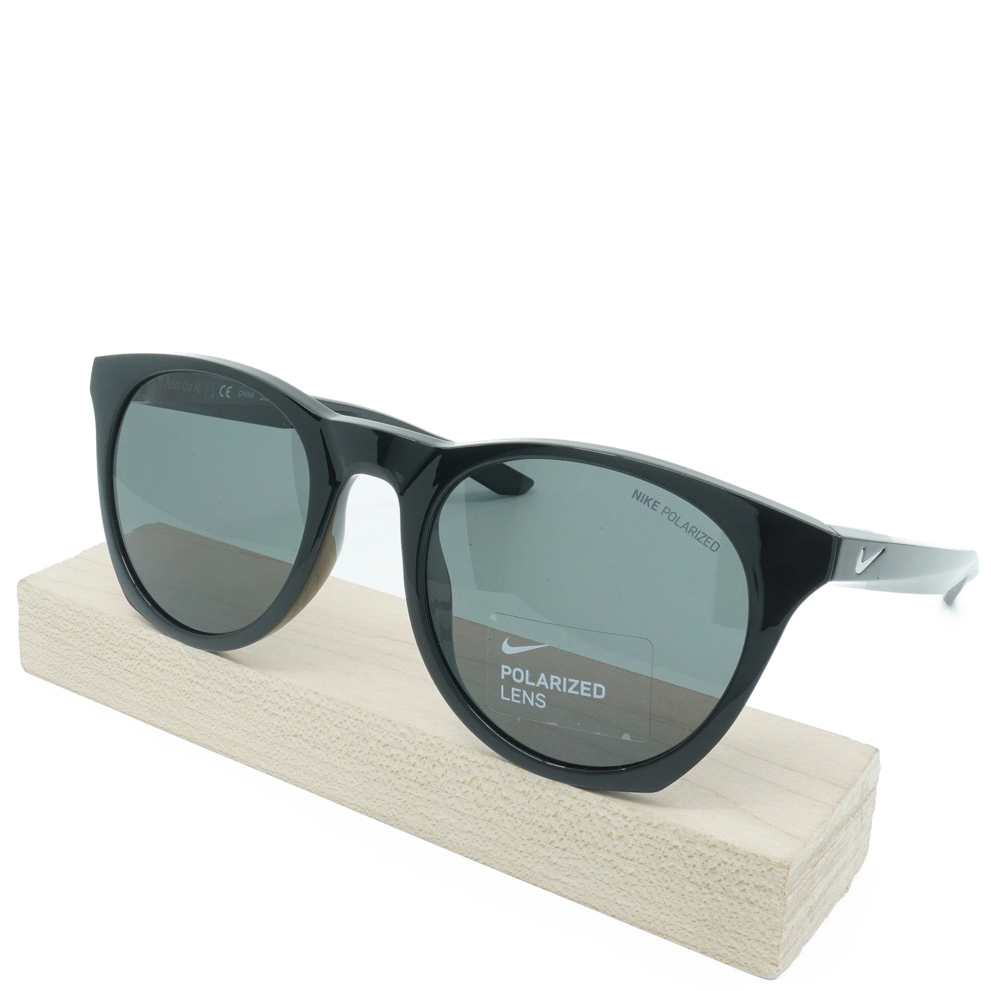 Detailed Nike Men's Essential Horizon Polarized Sunglasses Minimalist