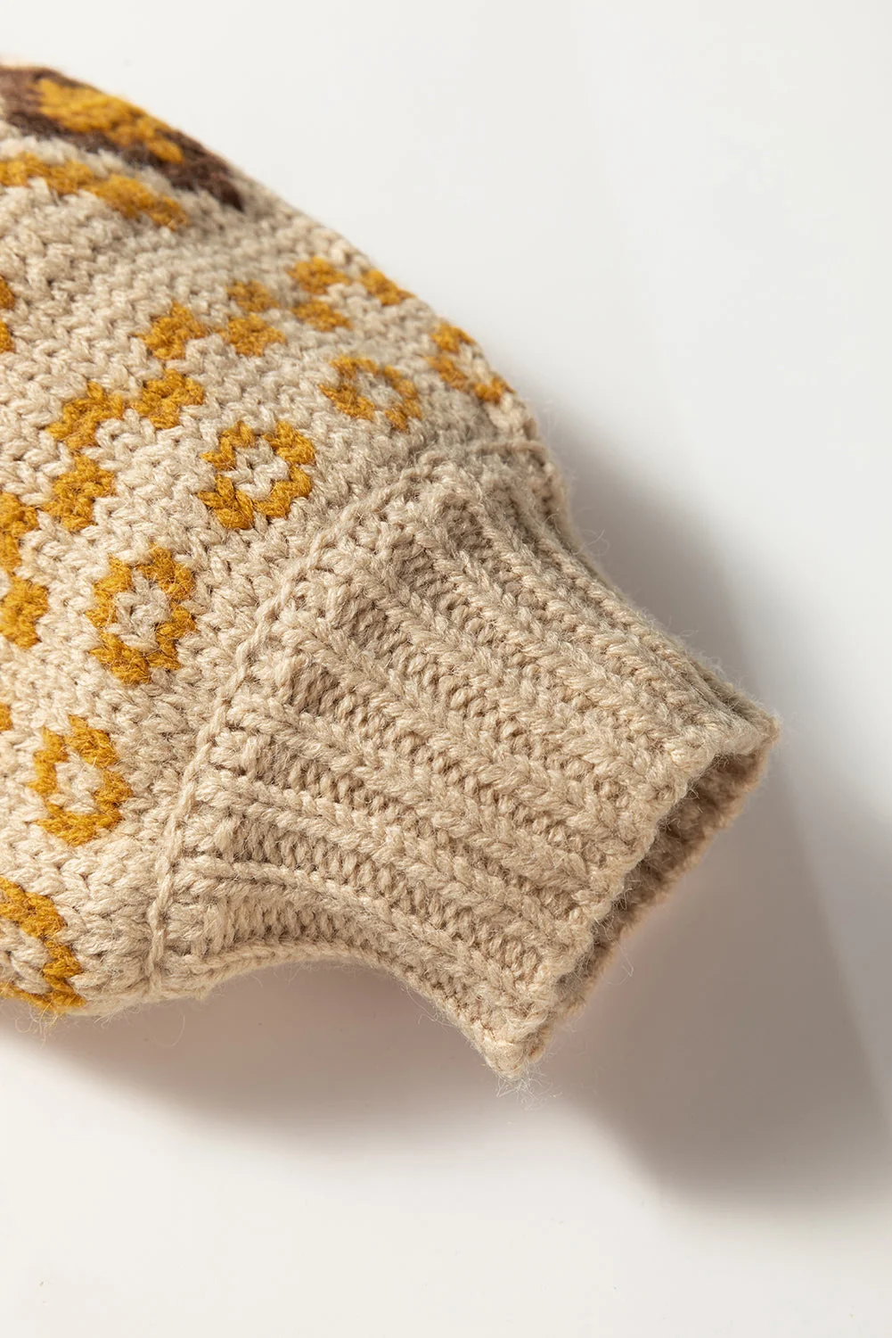 High-End Threaded Pear Hana Pattern Knitted Cardigan Sweater Unique