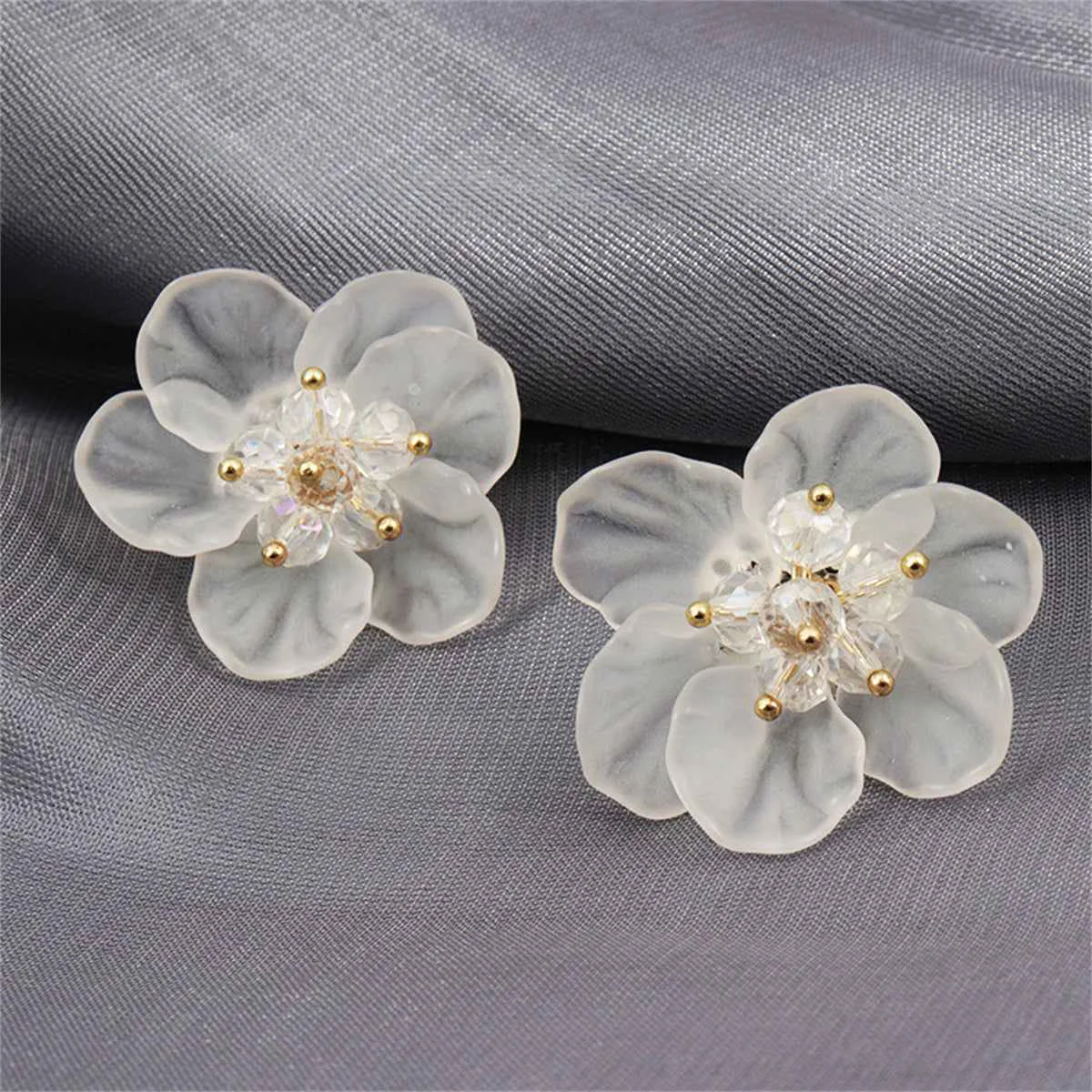 Comfortable White Acrylic Goldtone Flower Stud Earrings Safe