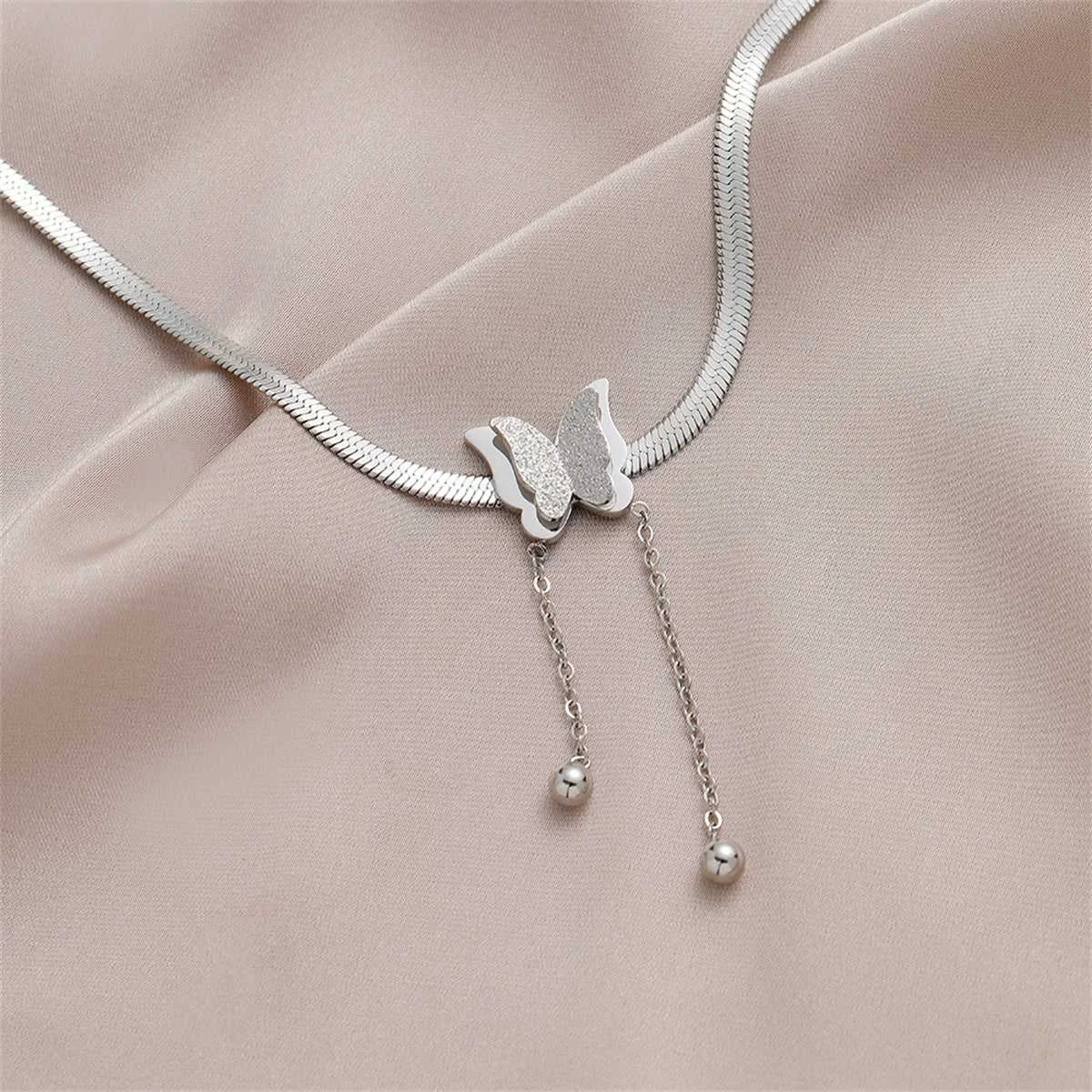 Superior Stainless Steel Snake-Chain Butterfly Tassel Pendant Necklace Prestigious