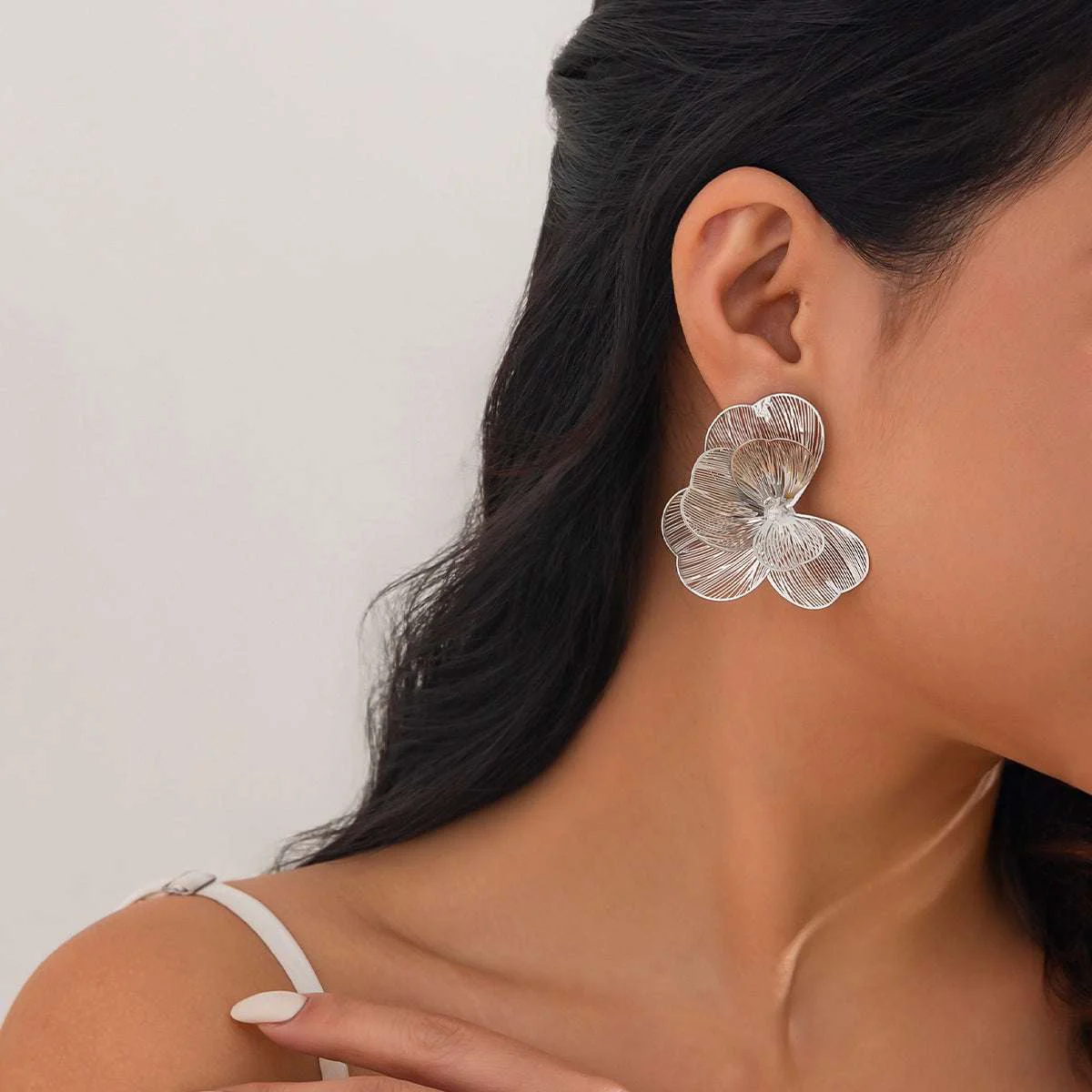Authentic Silvertone Netted Flower Statement Stud Earrings Quality