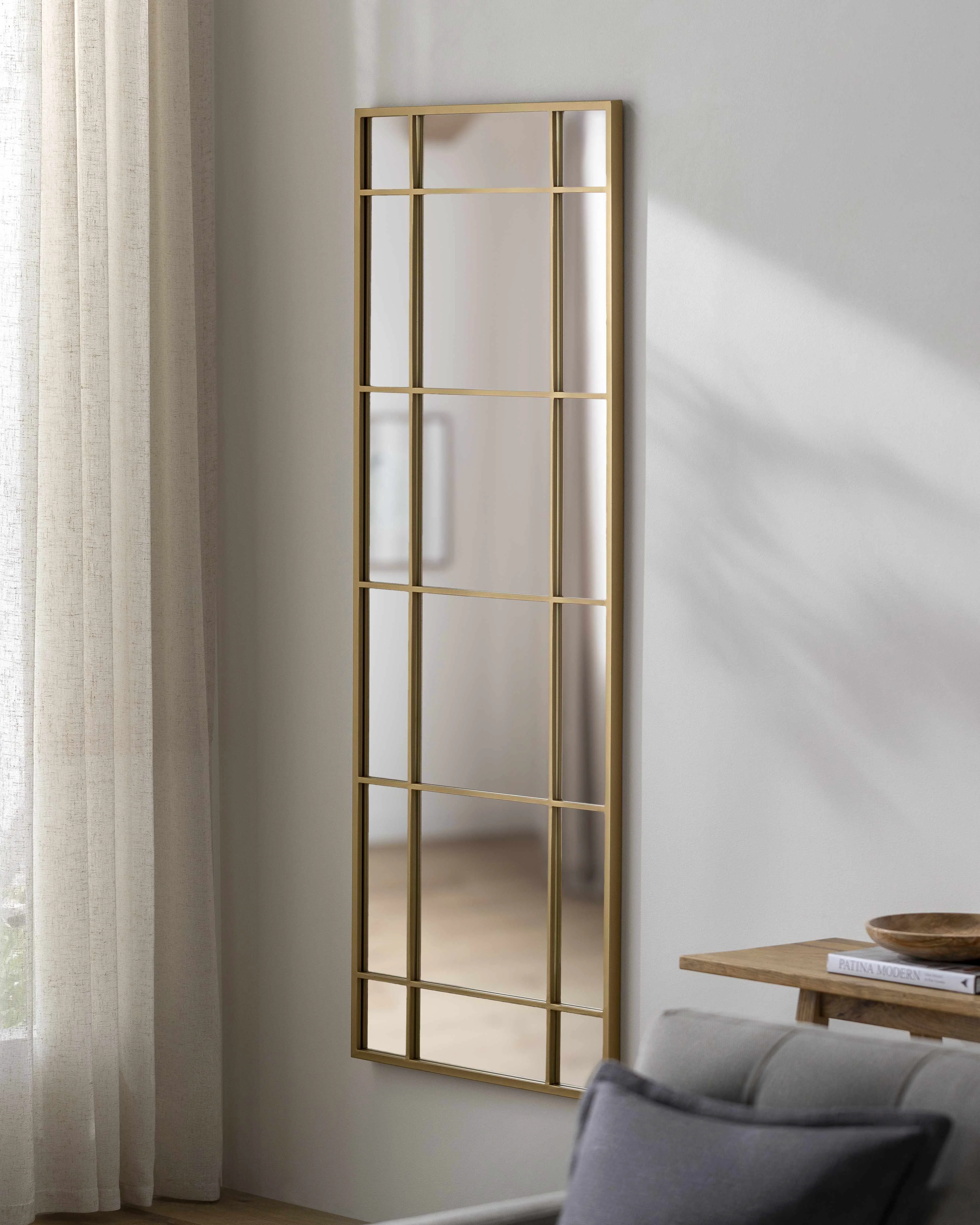 World-Class Cersosimo Round Gold Framed Mirror Reliable