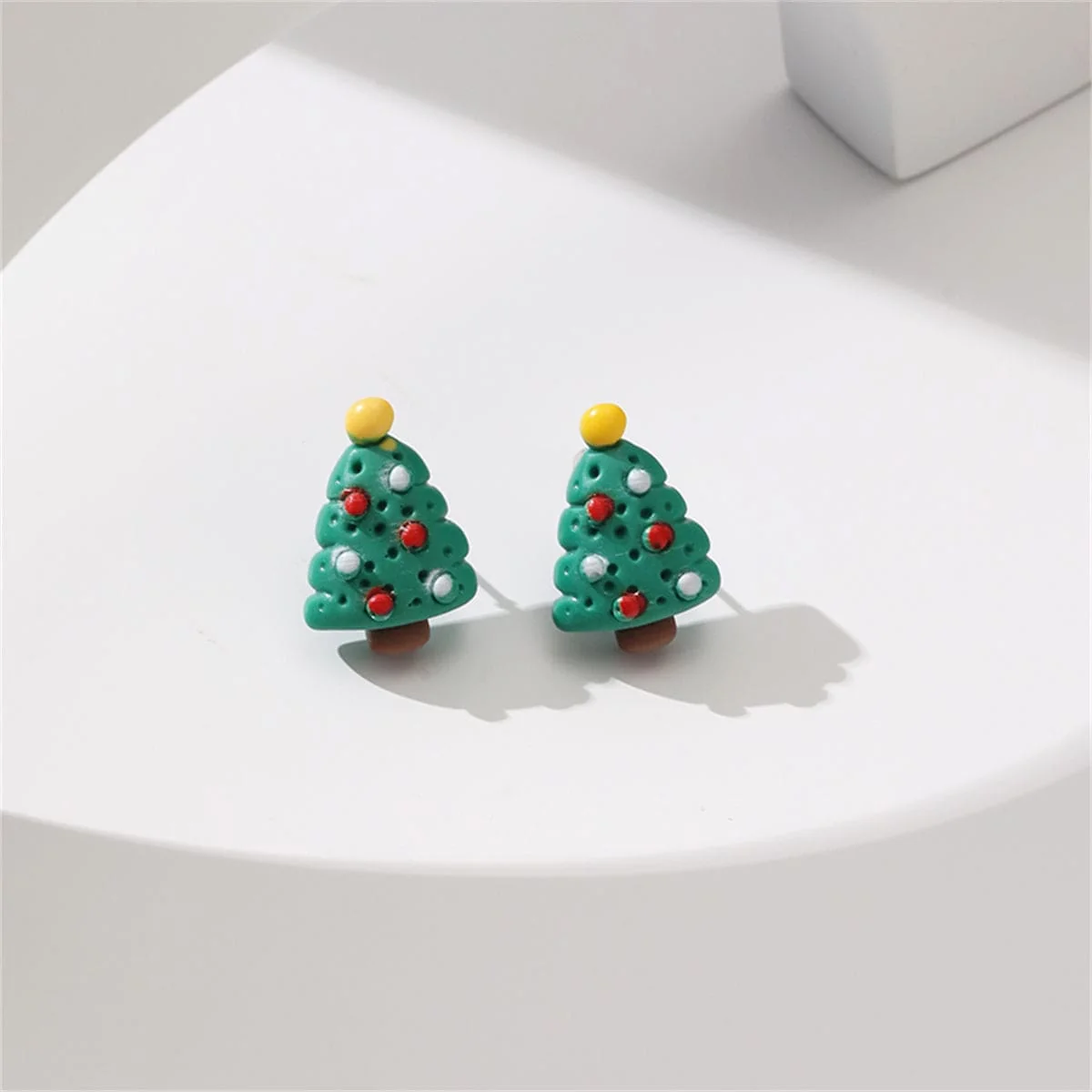 Consistent Green Resin Silvertone Christmas Tree Stud Earrings Traditional