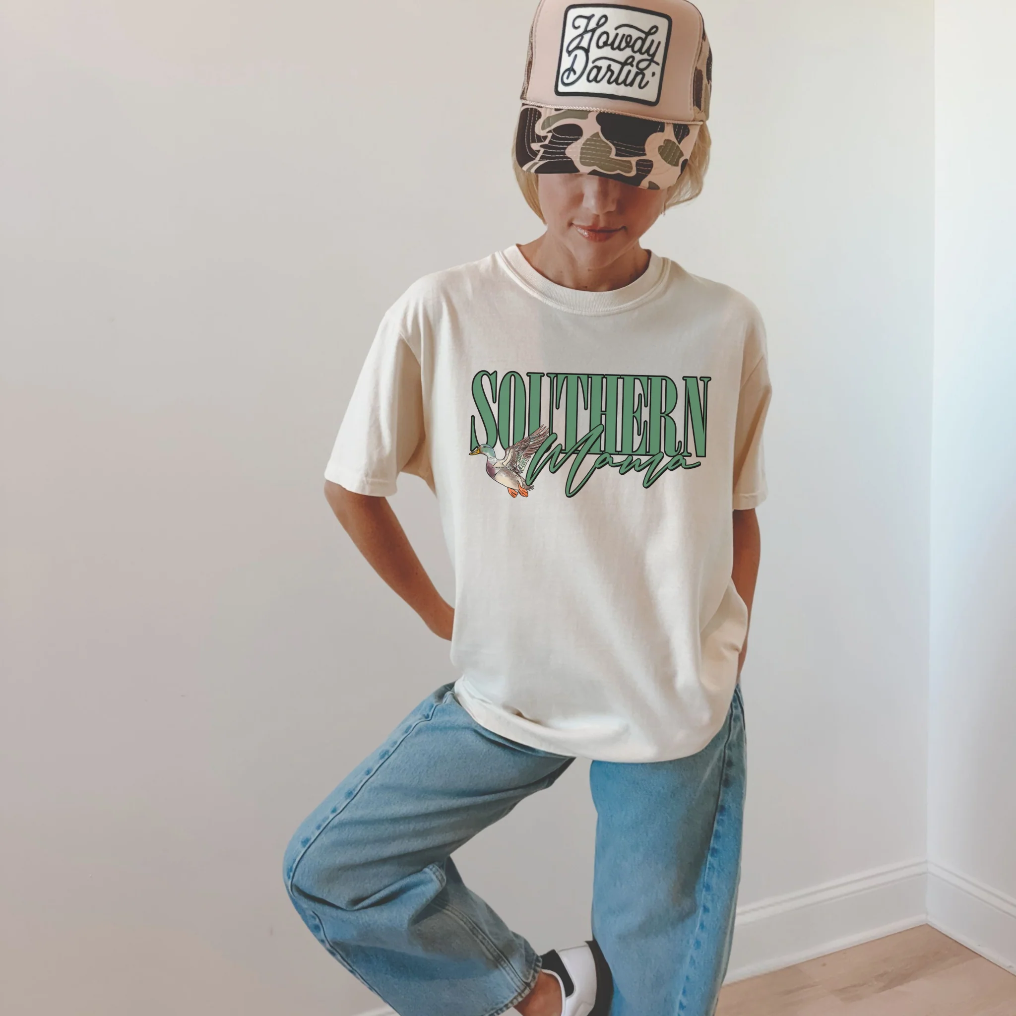 Smart Southern Mama Tee – Duck Graphic Outdoorsy T-Shirt Luxury