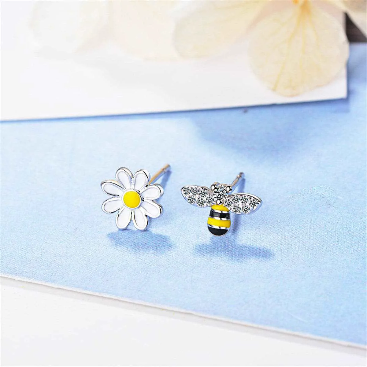 Carefully Designed Cubic Zirconia White Flower Stud Earring Bee Stud Earring Exclusive