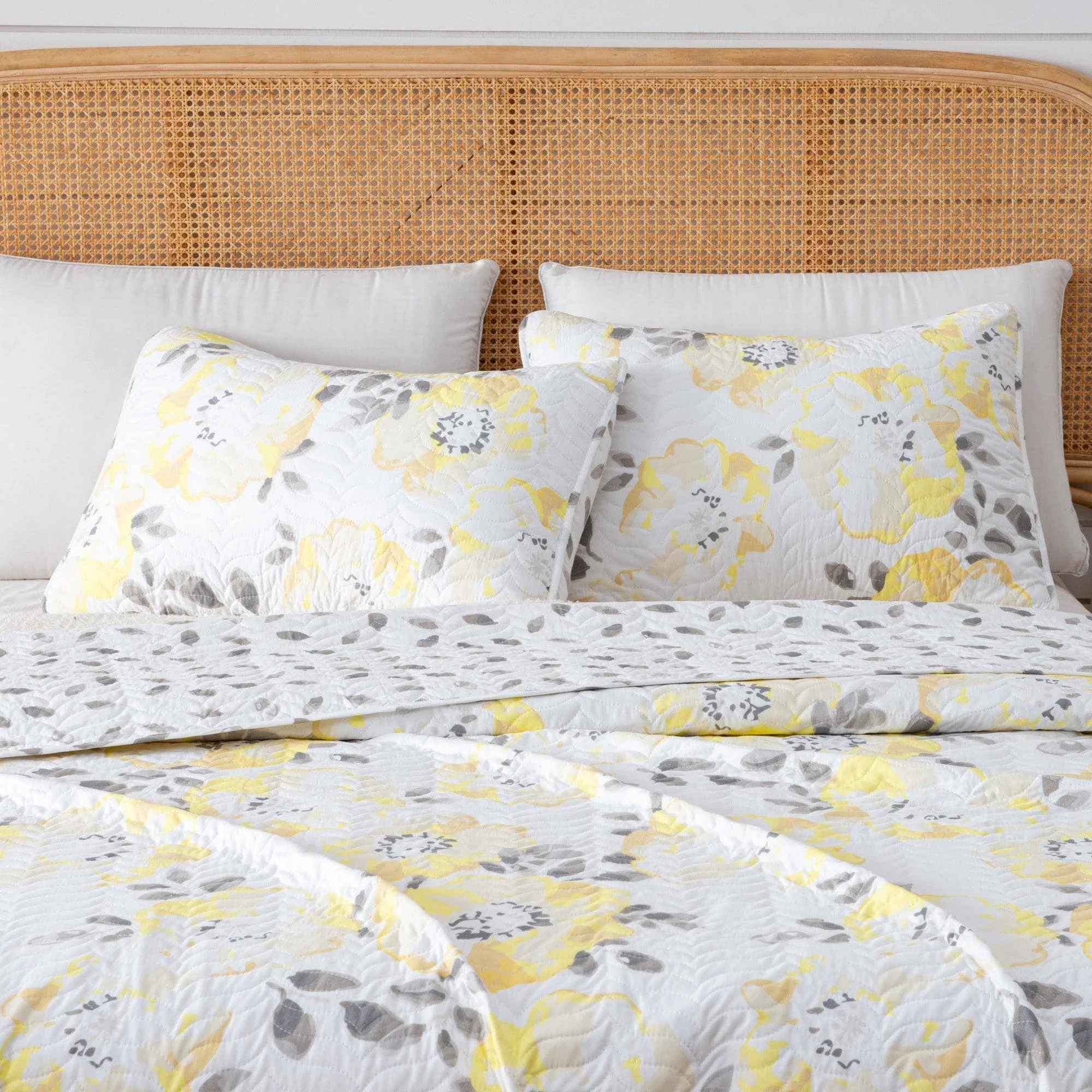 Soft Floral Quilt Set - Helene Collection Proven