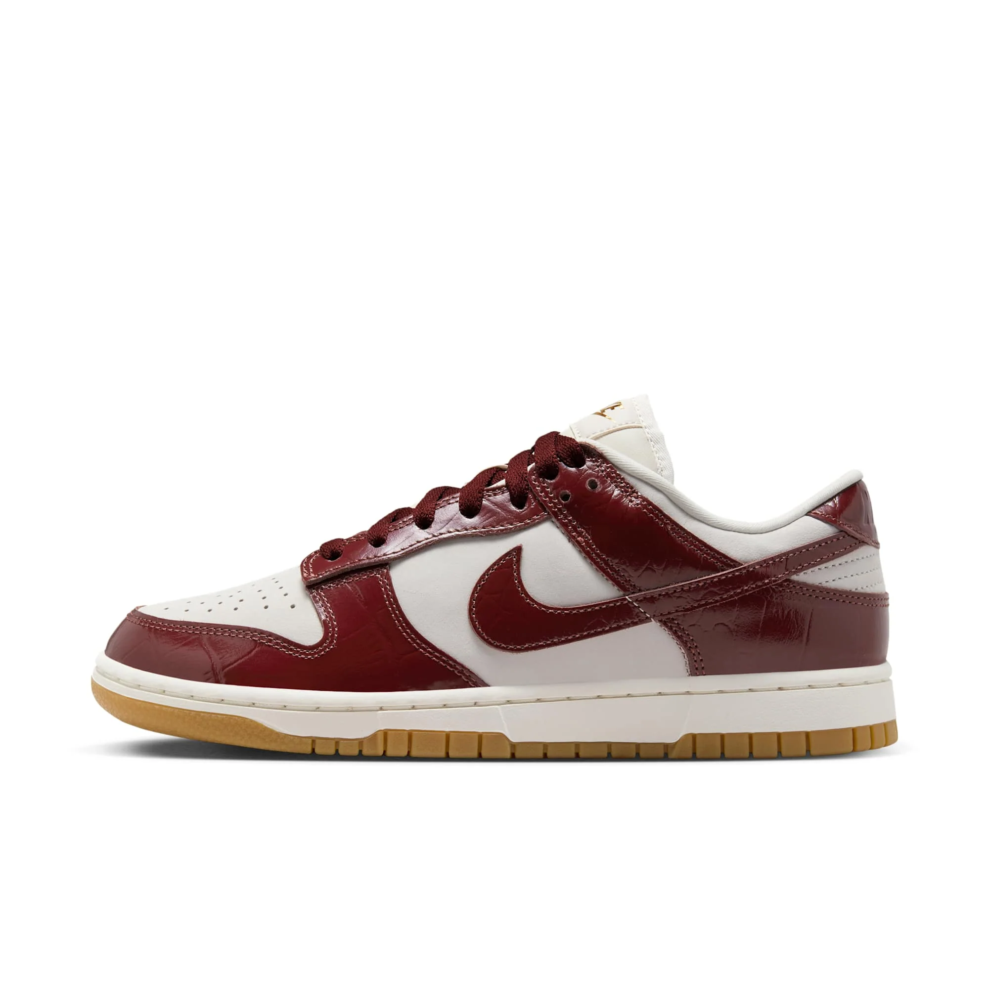 Fast Nike Women's Dunk Low Lx Sneakers Solid