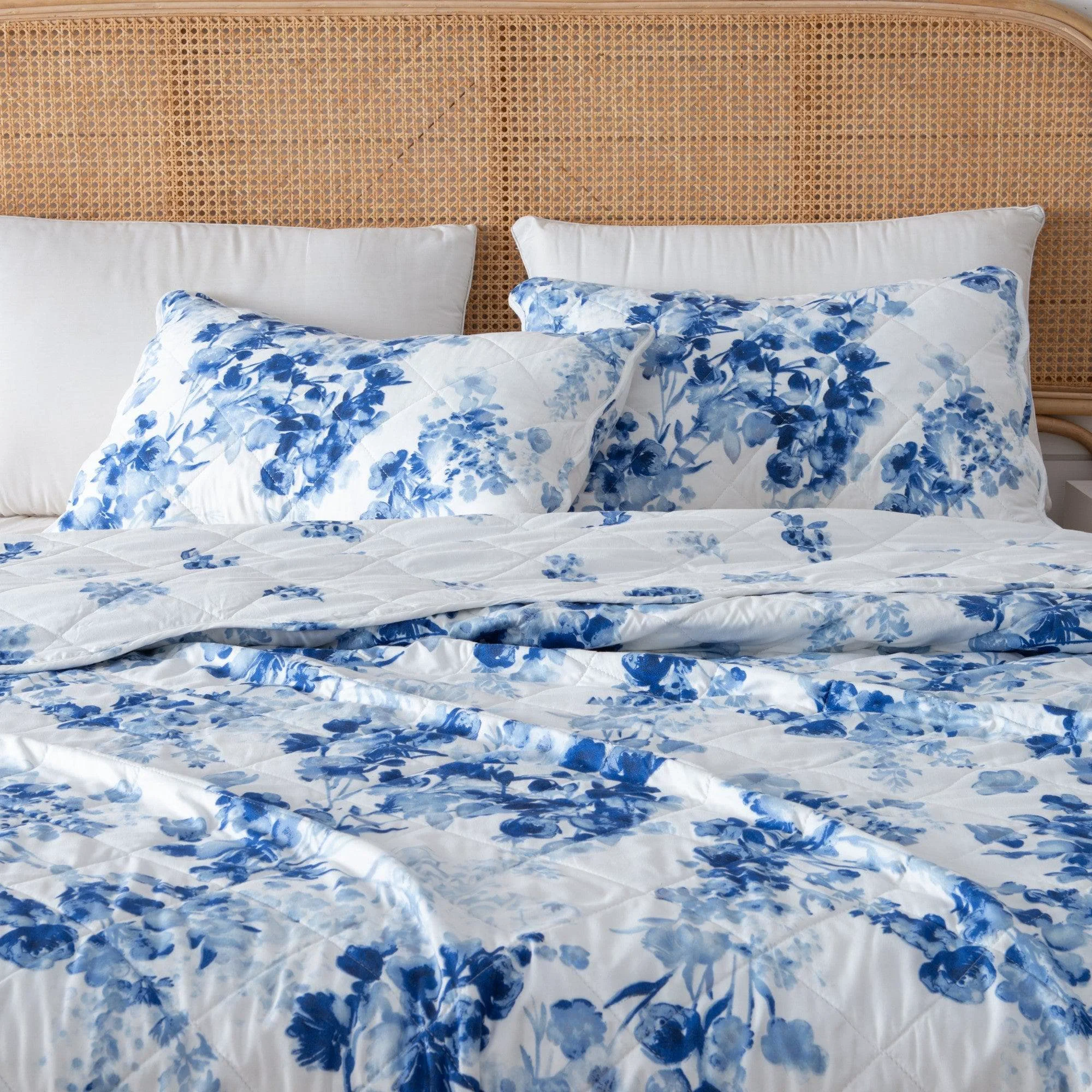 Fine Watercolor Leaves Quilt Set - Jacqueline Collection Artisan