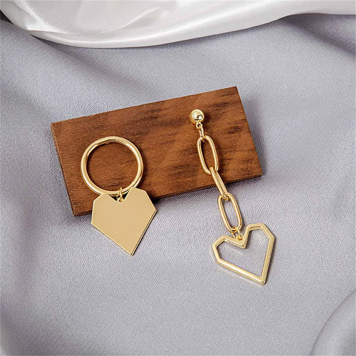 Carefully Designed Goldtone Heart Cable Chain Mismatched Drop Earrings First-Class